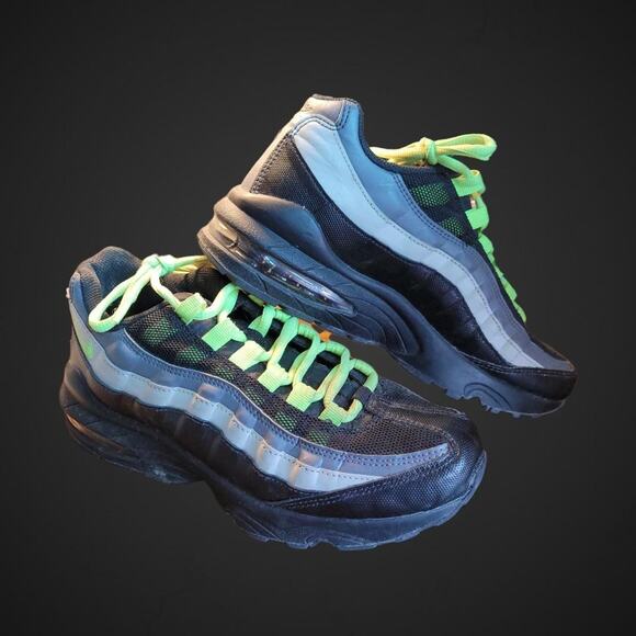 Nike air sneakers in black - Picture 1 of 4